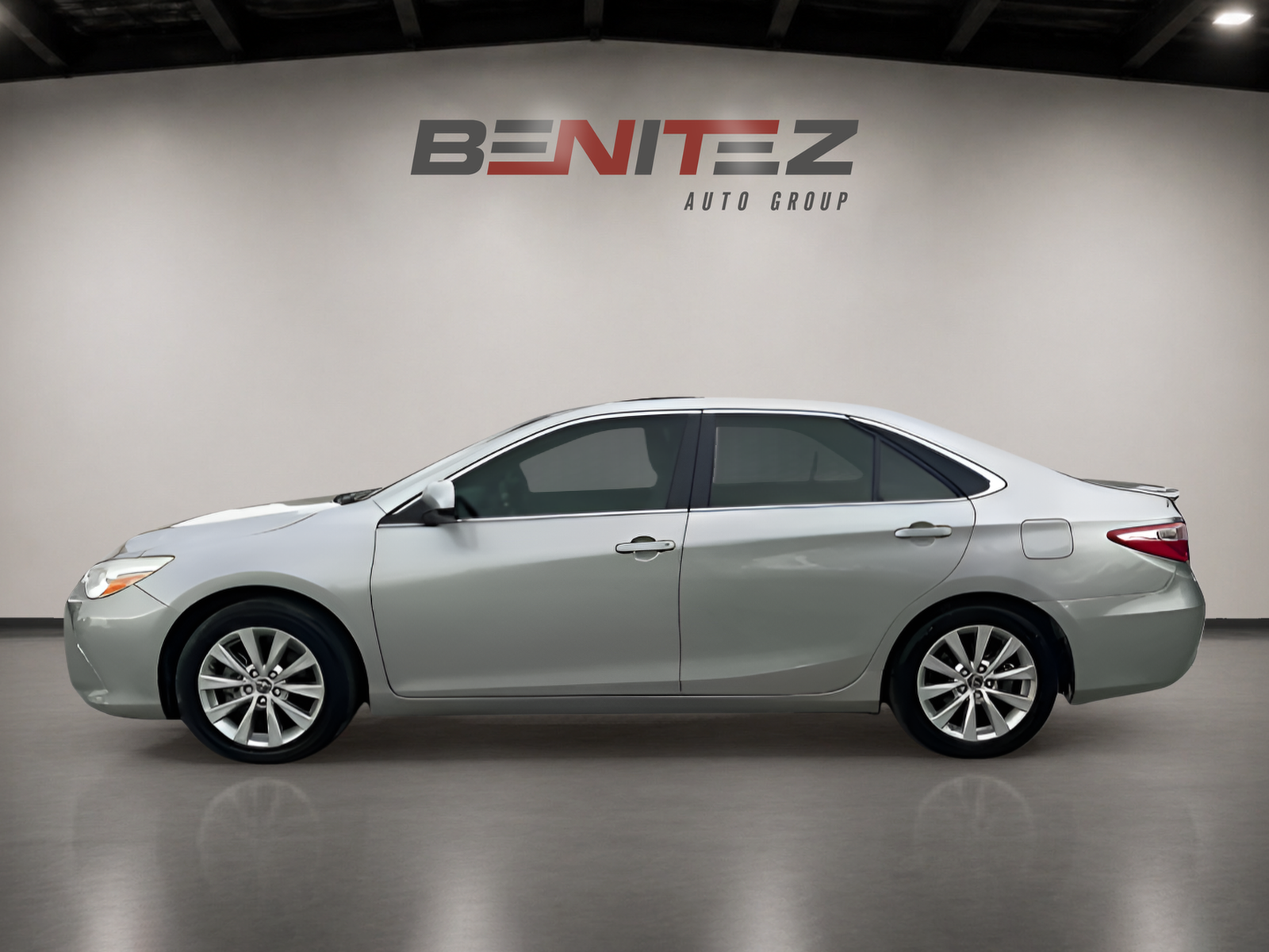 2016 Toyota Camry XLE — photo 2