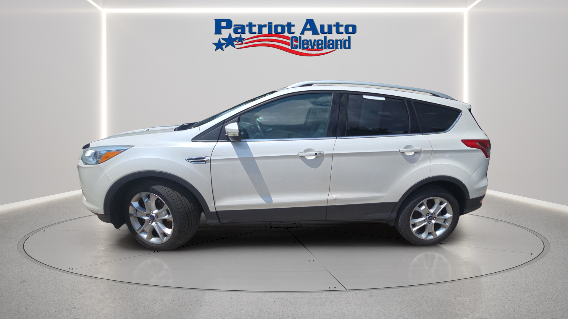 2015 Ford Escape Titanium - Image 2