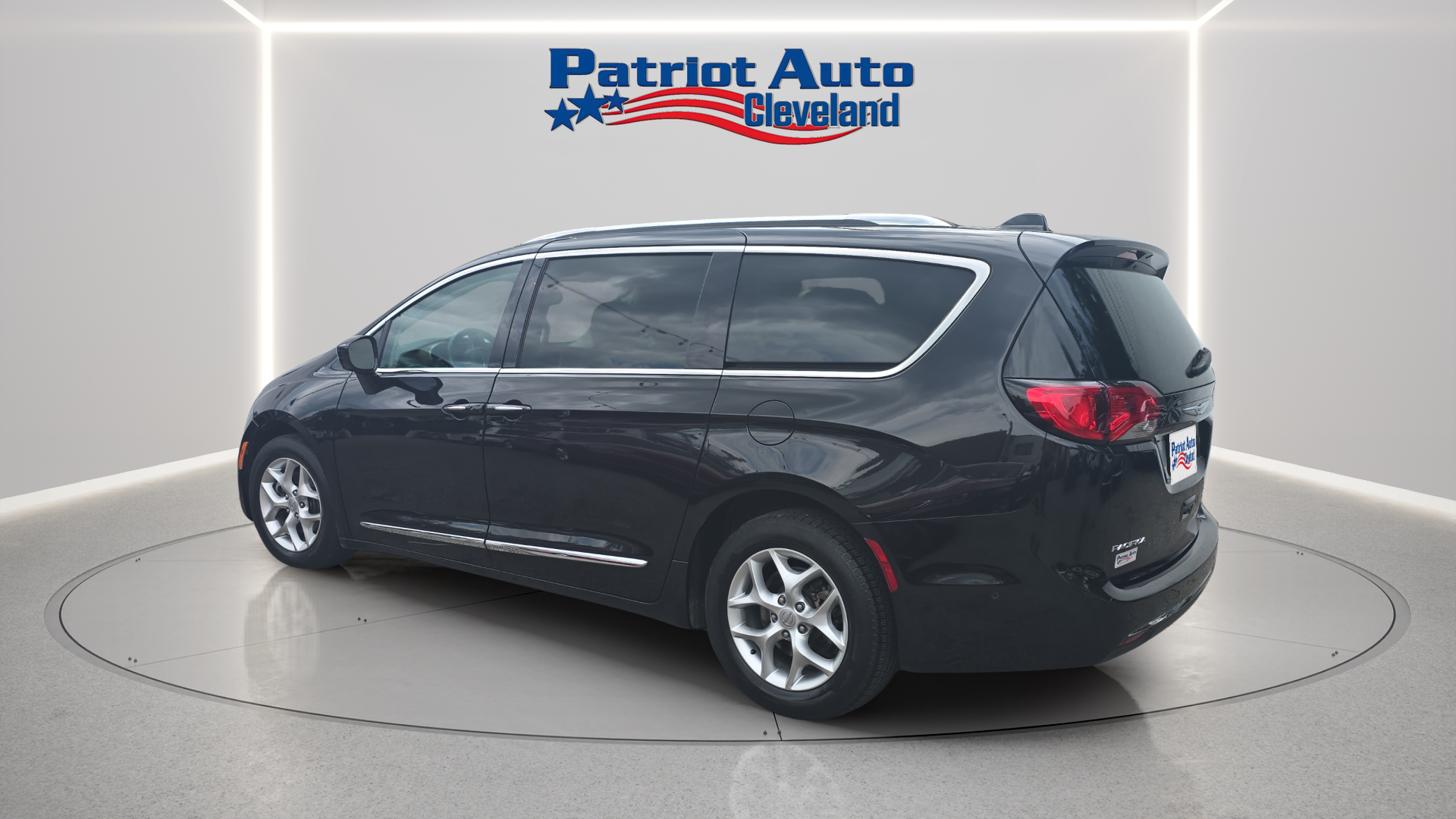 Photo 3 of 2019 Chrysler Pacifica Touring L Plus