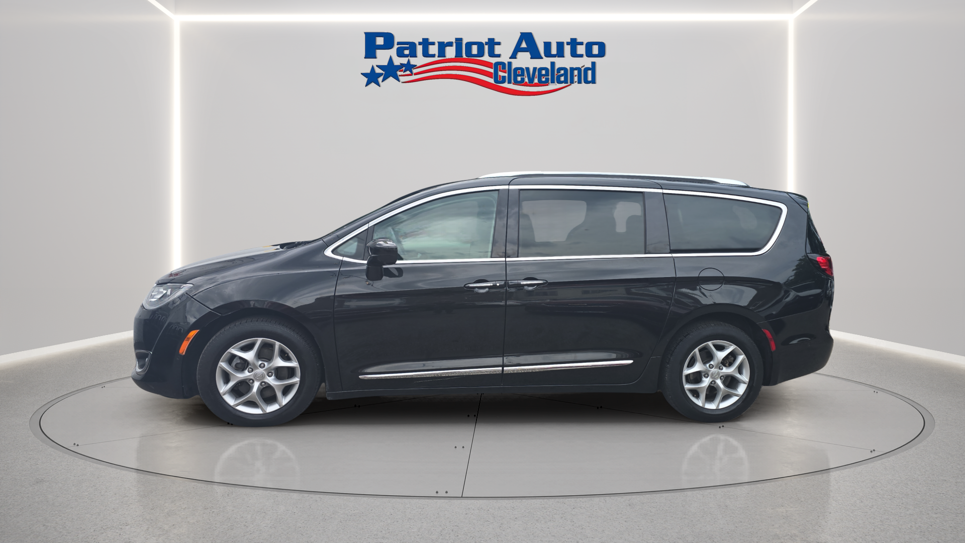 Photo 2 of 2019 Chrysler Pacifica Touring L Plus