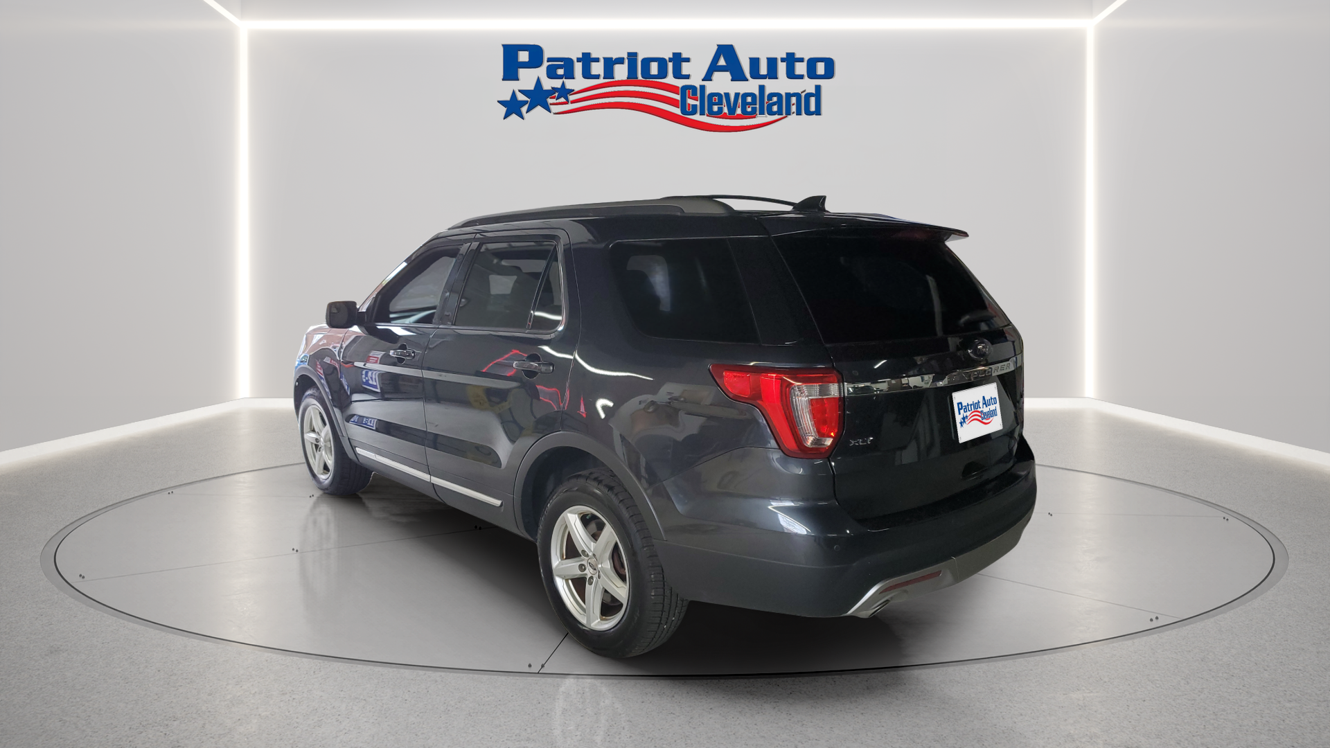 Photo 3 of 2017 Ford Explorer XLT